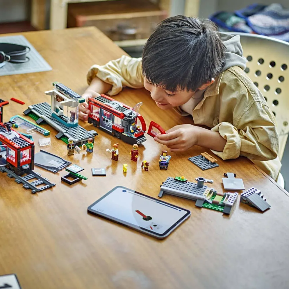LEGO® City Light tågbana och station, 811 delar/ 1 förp.