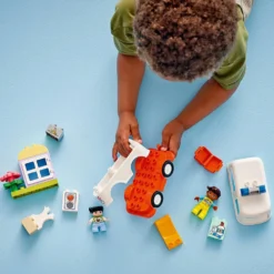LEGO® DUPLO® ambulans med förare, 19 delar/ 1 förp.
