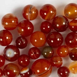 Pärlor av agatsten, Dia. 6+8+10 mm, Hålstl. 0,9-1 mm, bränd orange, röd, 28 st./ 1 förp.
