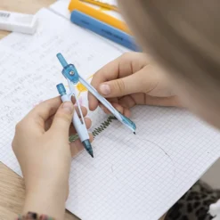 Studentkompass med skyddslock, färger kan variera , 1 st.